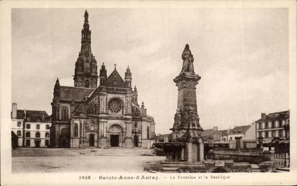 Sainte-Anne-d'Auray — Die Fontäne und die Basilika - Vorderseite