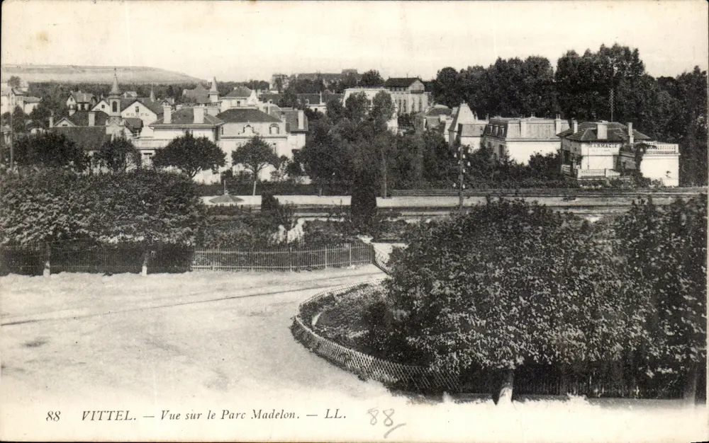 Vittel — Vista sobre o Parque Madelon — LL. 88 - Frente