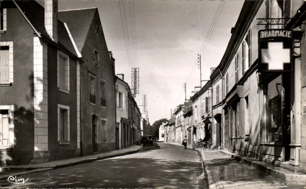 Grand-Pressigny — Rua grande — Cim - Frente