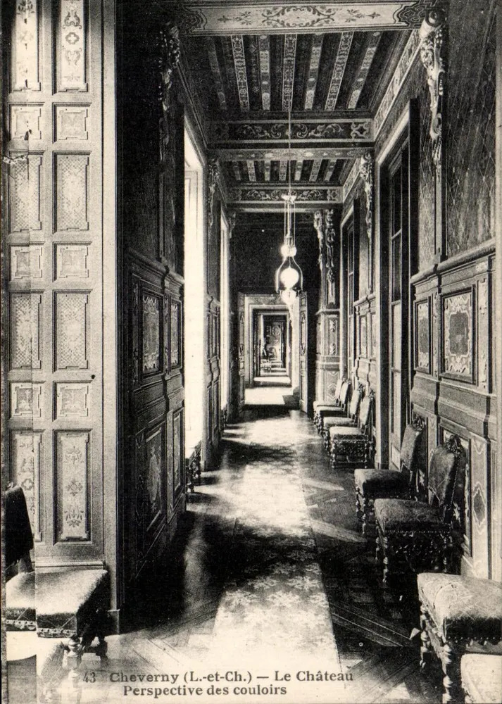 Cheverny (Loir-et-Cher) — Das Schloss. Perspektive der Gänge - Vorderseite