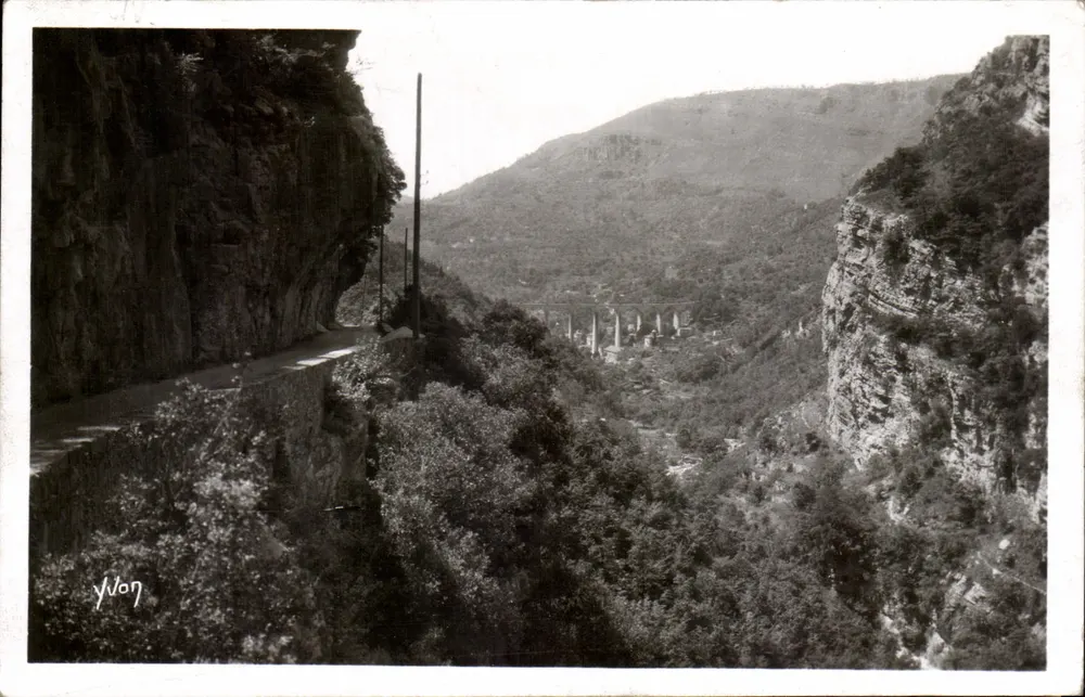 Gorges do Lobo — Vista da entrada das gorges — Yvon - Frente