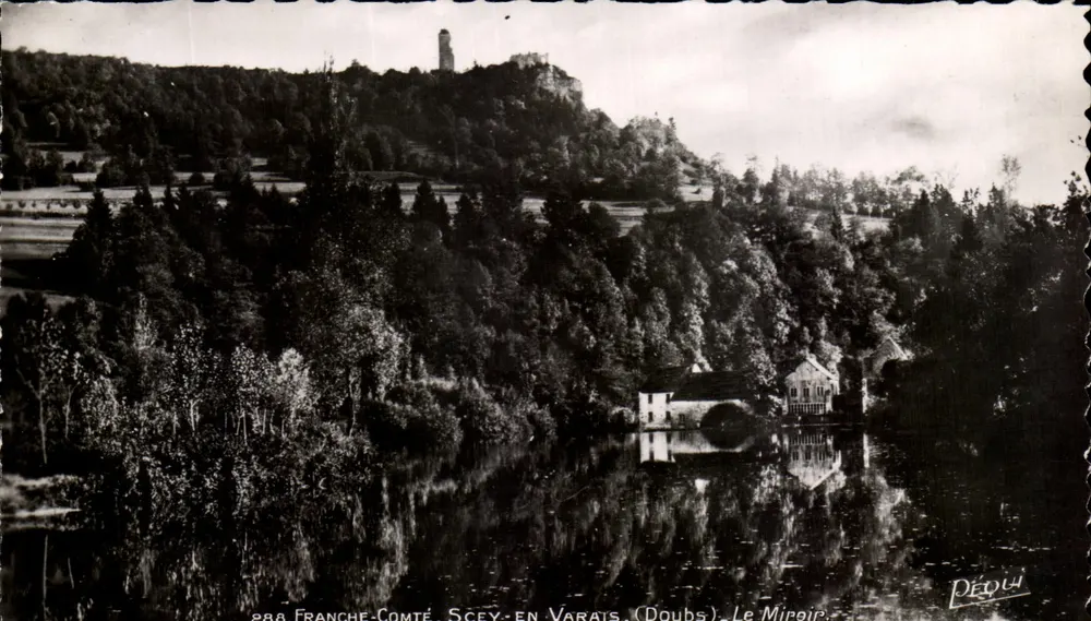 Scey-en-Varats (Doubs) — O Espelho — PÉOU - Frente