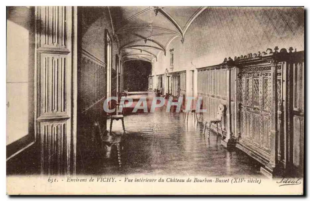 Vichy — Innenansicht des Schlosses Bourbon-Busset (14. Jahrhundert) — Ideal - Vorderseite