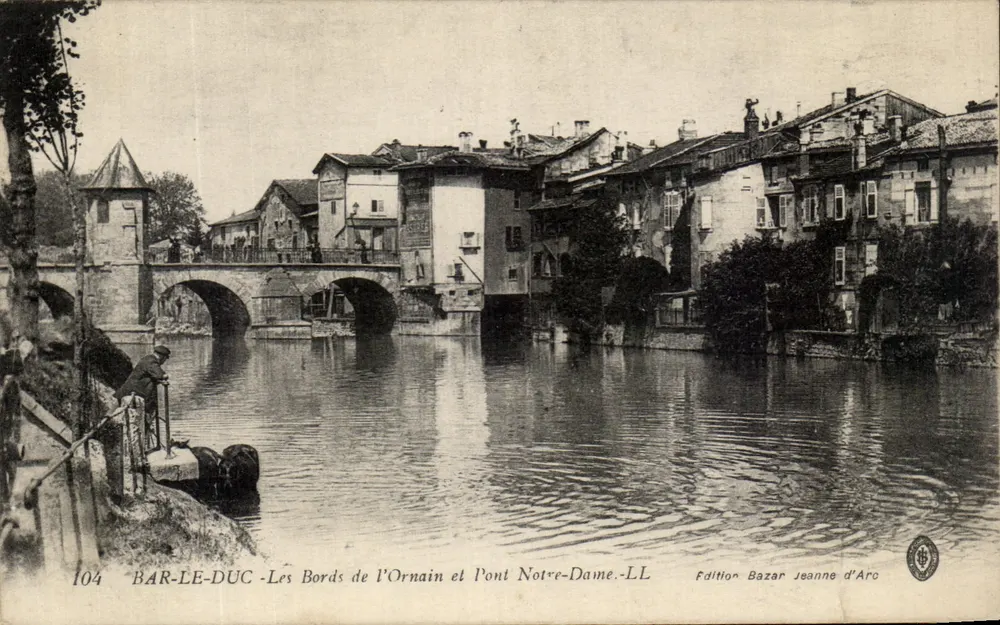 Bar-le-Duc — Ufer des Ornain und die Brücke Notre-Dame — Verlag Bazar Jeanne d'Aro - Vorderseite