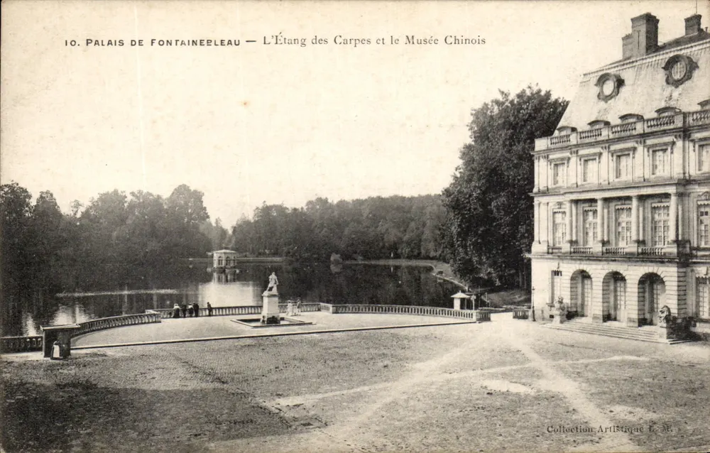 Schloss Fontainebleau — Der Karpfenteich und das chinesische Museum — Künstlerische Sammlung L. M. - Vorderseite