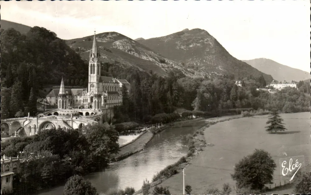 Lourdes (Pyrénées) — Basílica e Gave — Editor Elcé - Frente