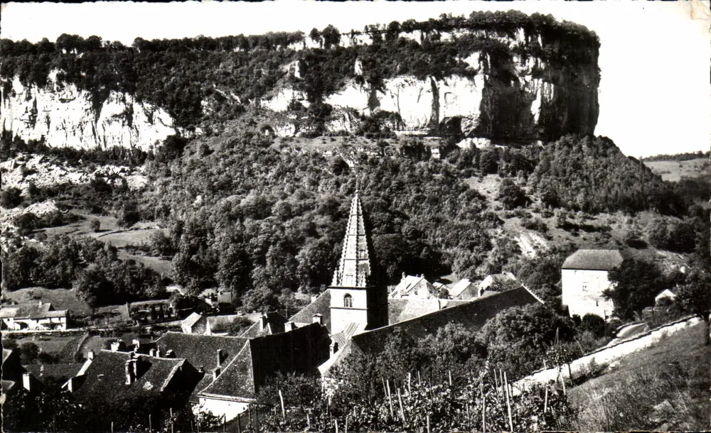 Baume-les-Messieurs — Blick auf das Dorf und die Klippe — Éditions de l'Est - Vorderseite