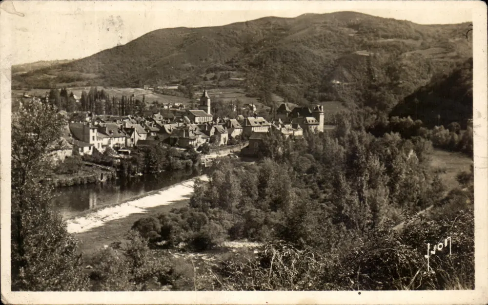 Entraygues (Aveyron) — Vue générale sur la Truyère — Éditions d'Art 'Yvon' Paris - Vorderseite