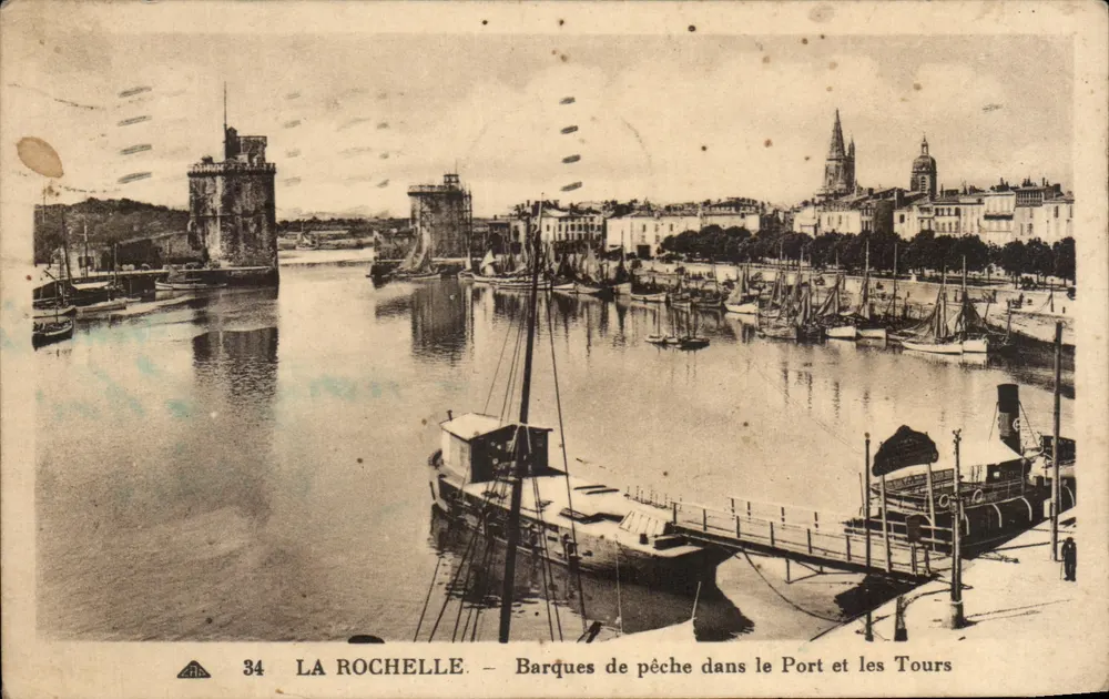 La Rochelle — Fischboote im Hafen und die Türme — Verlag A.R.B. n°34 - Vorderseite