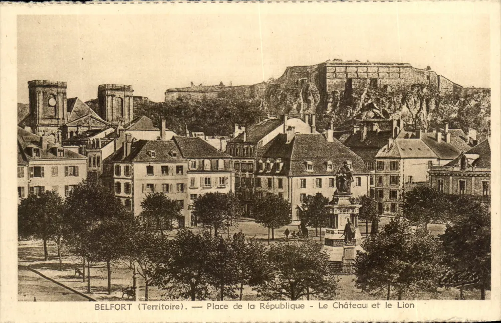 Belfort (Territoire) — Place de la République — Schloss und Löwe - Vorderseite