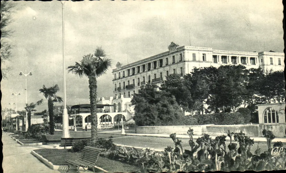 Die Boulevards Promenade und das Grand Hotel — Arcachon — Cie des Arts Républicains, Nr. 362 - Vorderseite