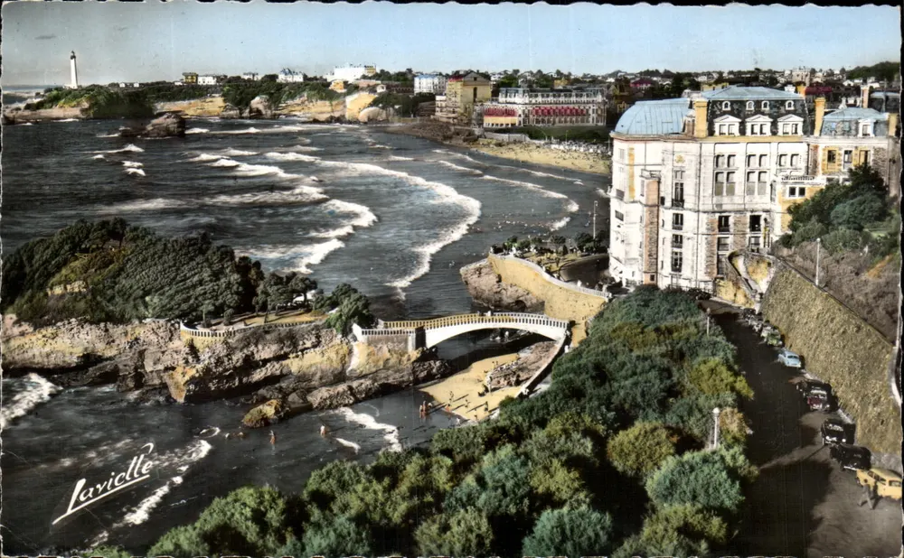 Biarritz — Allgemeiner Blick auf den Basta, die Grande Plage und den Leuchtturm — P. 746, Verlag Biarritz - Vorderseite
