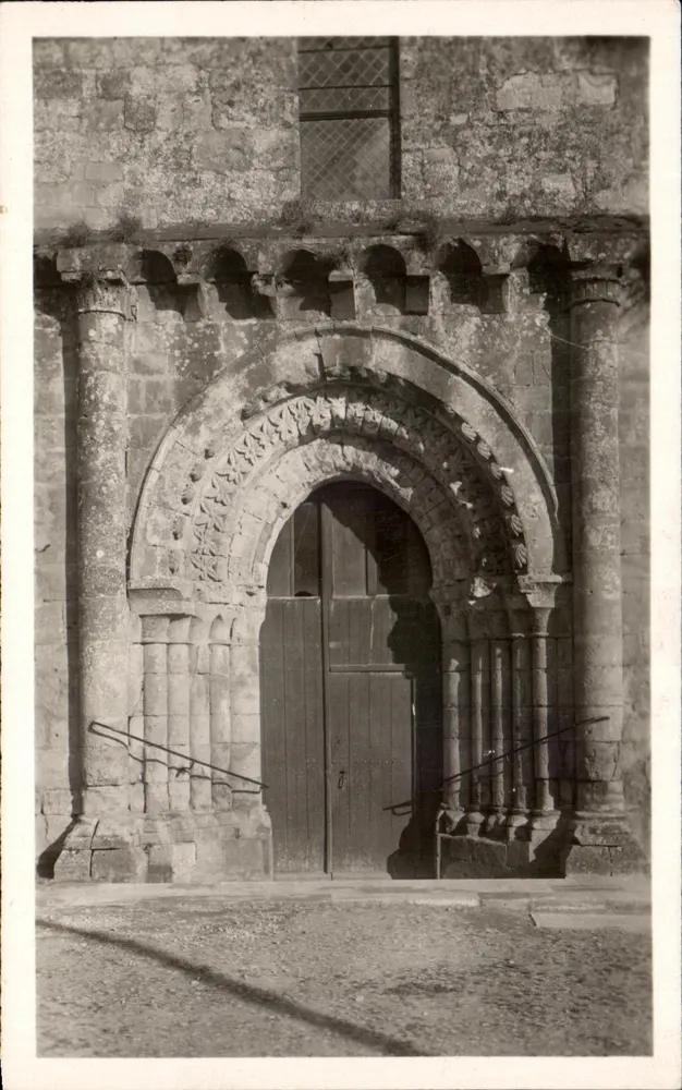 Coulonges-sur-l'Autize — Portal der Kirche, 11. Jahrhundert — E. C. Rued-Martinaison - Vorderseite