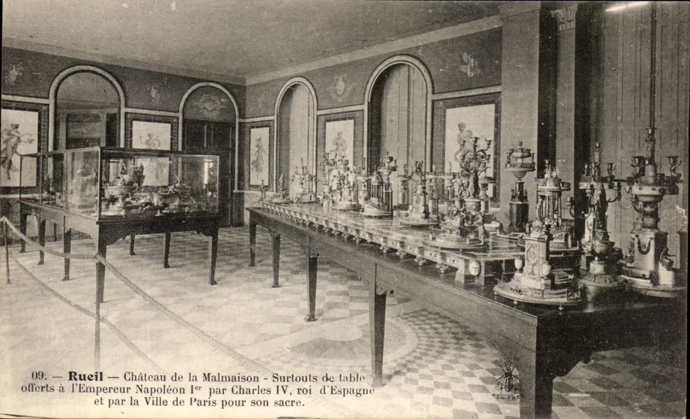 Rueil — Schloss Malmaison — Tischdecken, die dem Kaiser Napoleon I. von Karl IV., König von Spanien, und von der Stadt Paris zu seiner Krönung überreicht wurden - Vorderseite