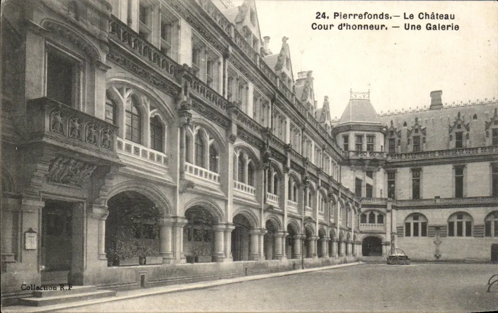 Pierrefonds — Das Schloss, Cour d'honneur — Eine Galerie — Sammlung R.F. - Vorderseite