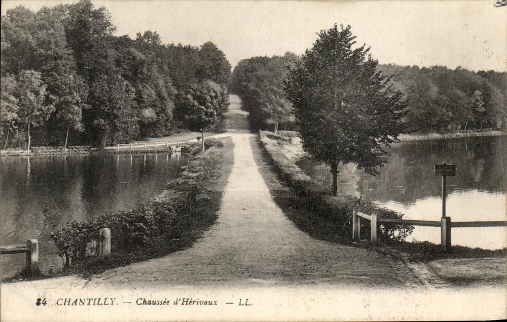 Chantilly — Chaussée d'Hérivaux — LL. - Frente