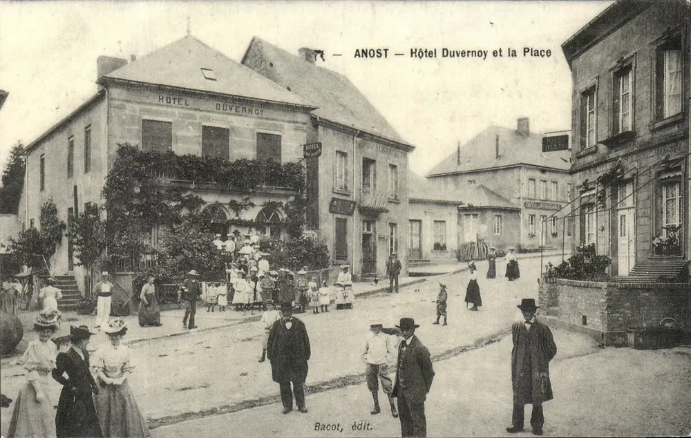 Anost — Hotel Duvernoy e a Praça — Bacot, editor - Frente