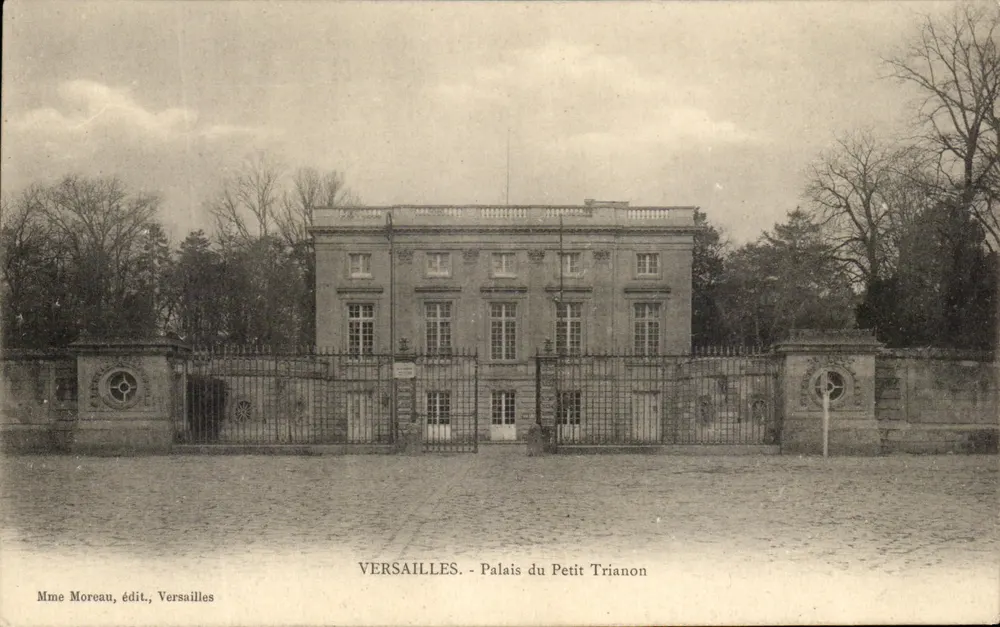 Versailles - Palácio do Petit Trianon — Mme Moreau, editora, Versailles - Frente