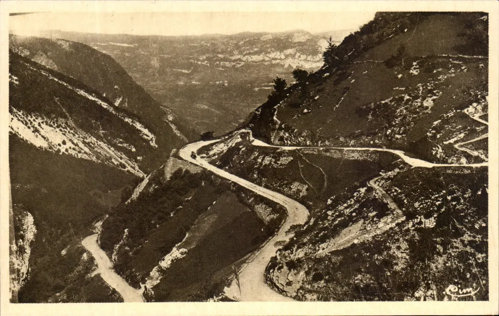 Os Lacets de Septmoncel — Environs de SAINT-CLAUDÉ (Jura) — Héliogravure MacON - Frente