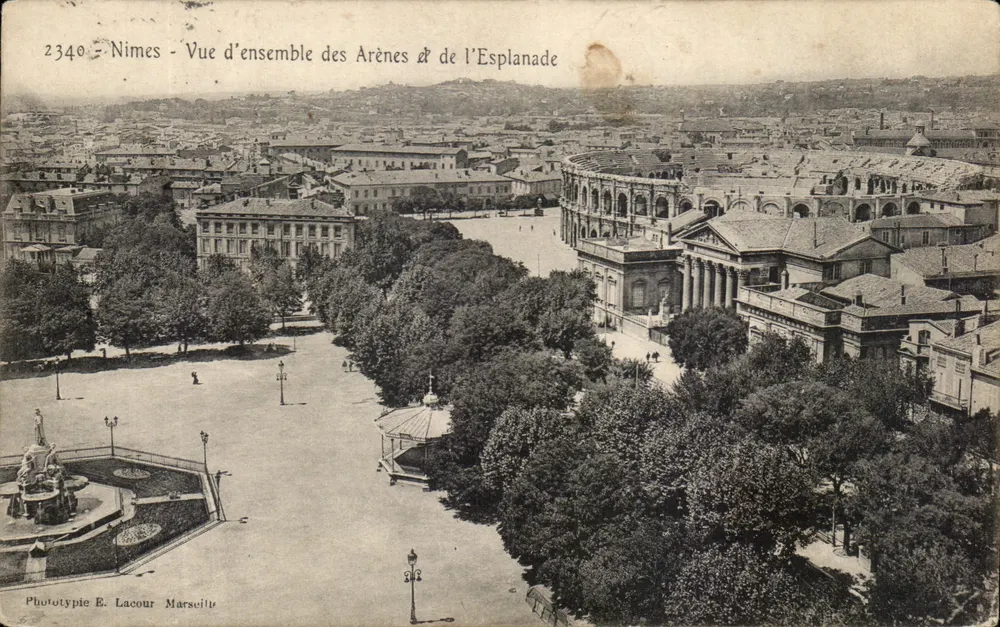 Nîmes - Visão geral das Arênes & da Esplanada — Fototipia E. Lacour, Marselha, n° 2340 - Frente