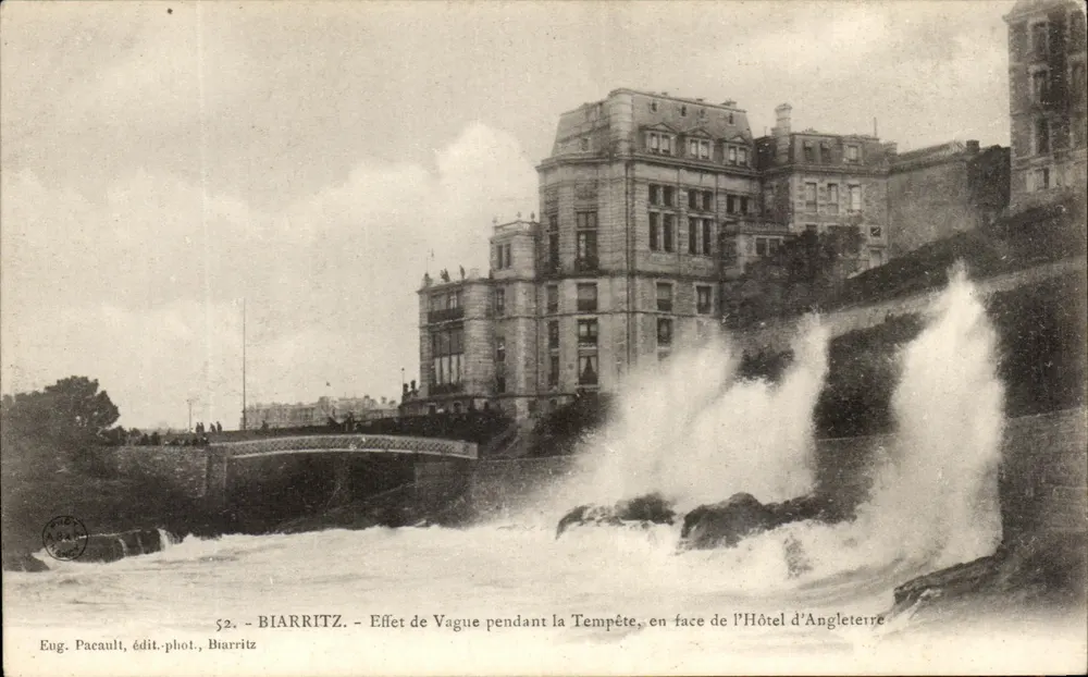 Biarritz - Wellenwirkung während des Sturms, vor dem Hotel d'Angleterre — Eug. Pacault, Verlag-Fotograf, Biarritz, n°52 - Vorderseite