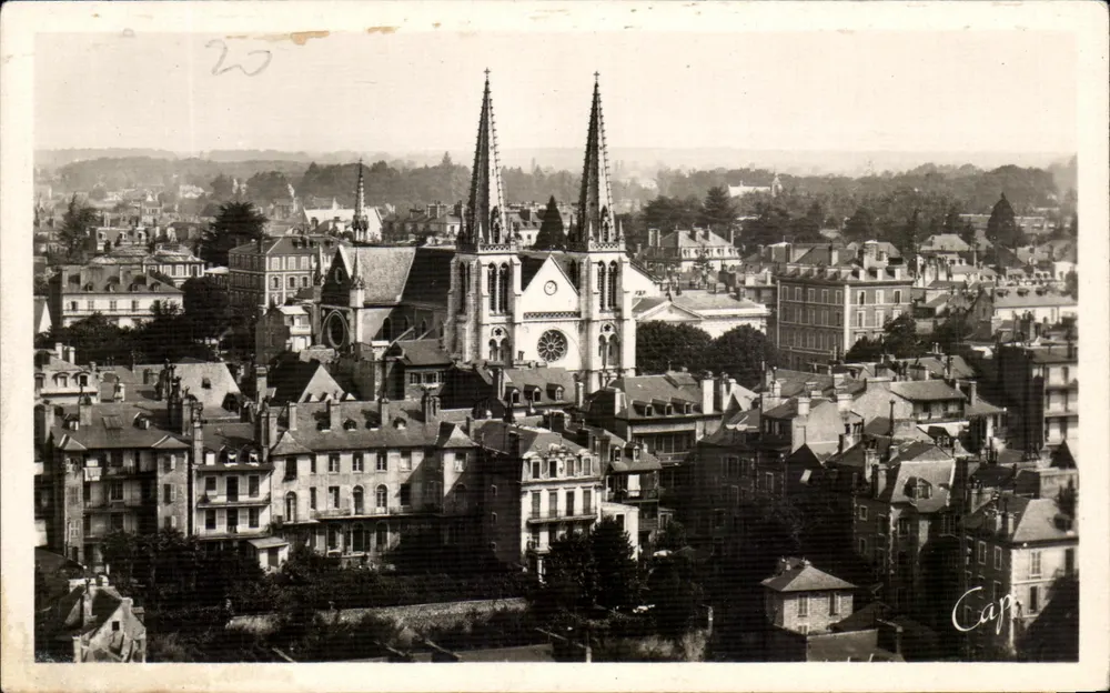 Pau — Vista em direção à Igreja de São Jacó — Réal-Photo « C.A.P. » - Frente