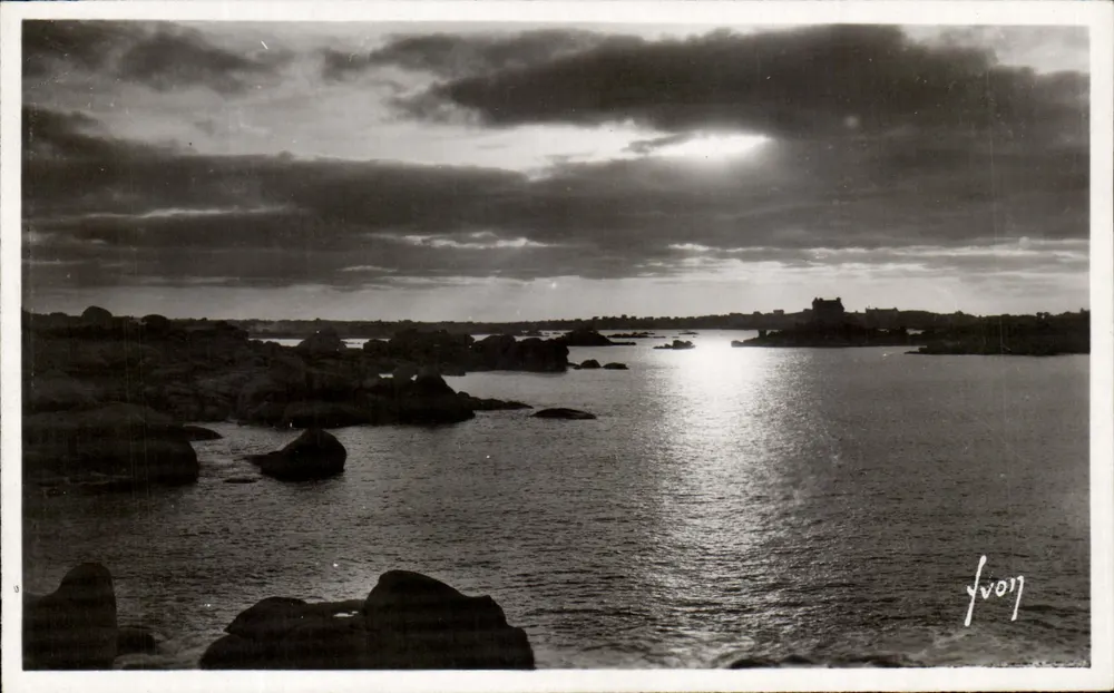 Ploumanac'h (C.-du-N) — Pôr do sol no goujet — Yvon - Frente