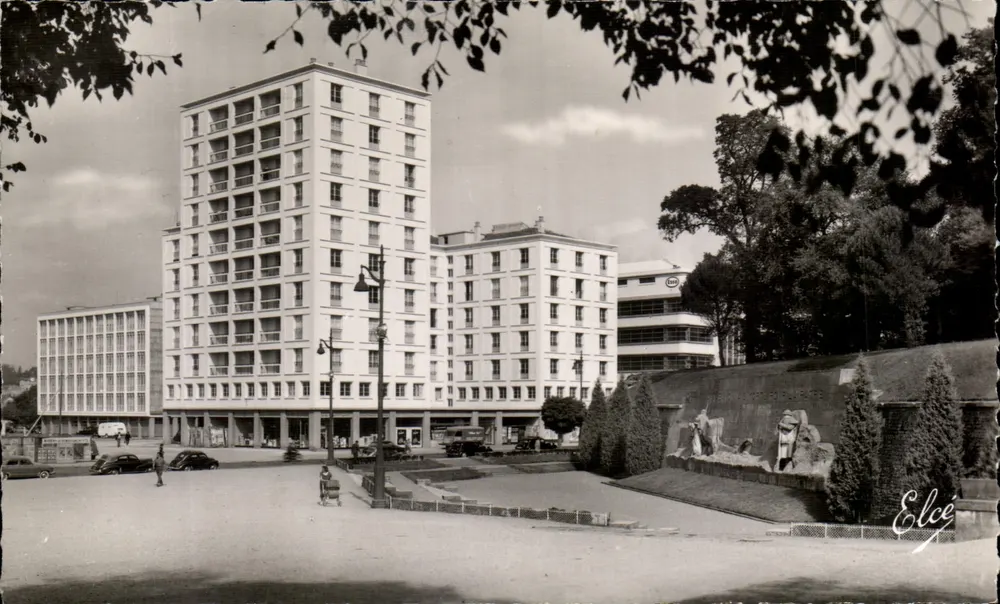 Bayonne — Denkmal für die Toten und die neuen Gebäude — Elcé - Vorderseite