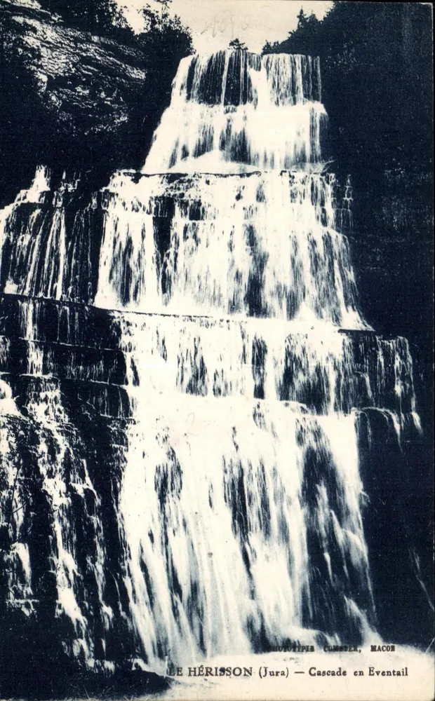 Le Hérisson (Jura) — Cachoeira em Forma de Abanico — Phototypies Comeser, Macor - Frente