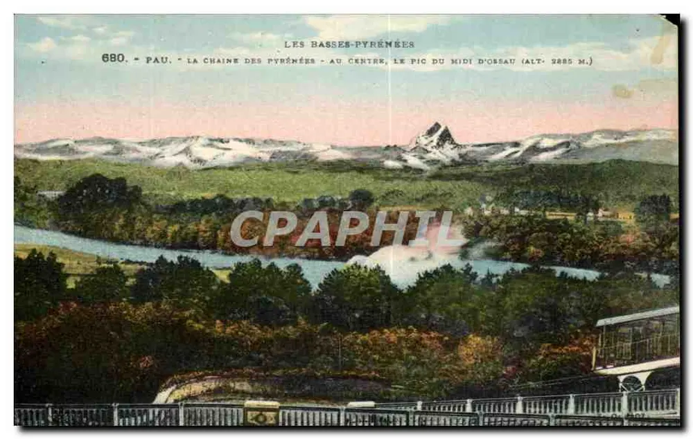 Pau - Die Pyrenäen - In der Mitte, der Pic du Midi d'Ossau (Höhe 2885 m.) — Verlag Pau, n° 680 - Vorderseite