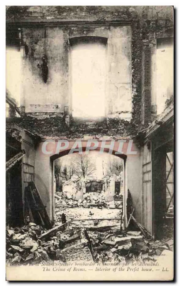 Innenraum der Unteren Präfektur von Reims — von Deutschen bombardiert und in Brand gesteckt — LL - Vorderseite