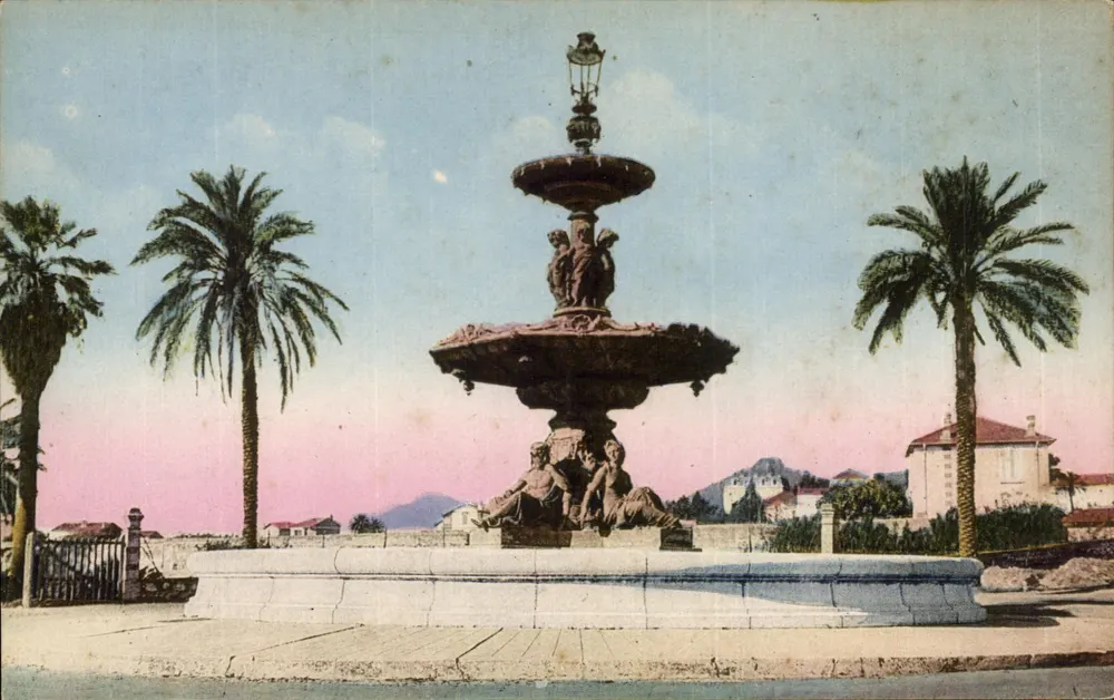 Hyères-les-Palmiers — Fontaine Godillot — Éditions Bouvet-Sourd, 31 rue Picot, Toulon (Var) - Vorderseite