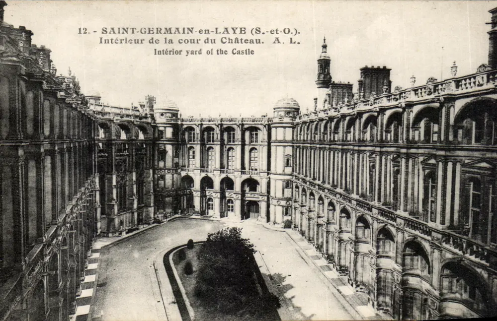 Saint-Germain-en-Laye — Interior da cour do Castelo — A. L. - Frente