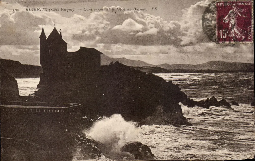 Biarritz (Côte basque) — Contra-luz e o Castelo Basco — Bloc frères, editores de Orthez - Frente