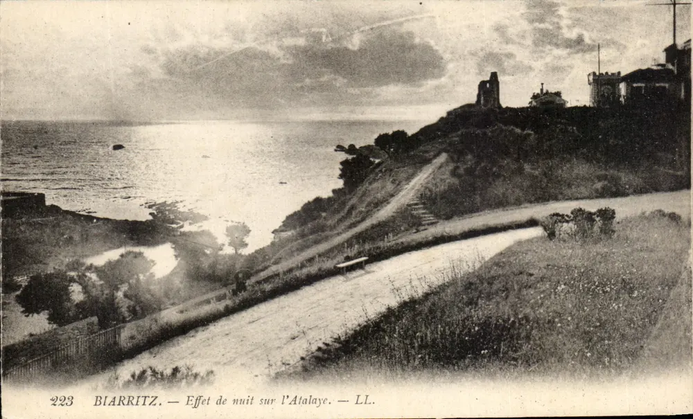Biarritz — Efeito noturno sobre a Atalaya — LL. — N° 223 - Frente