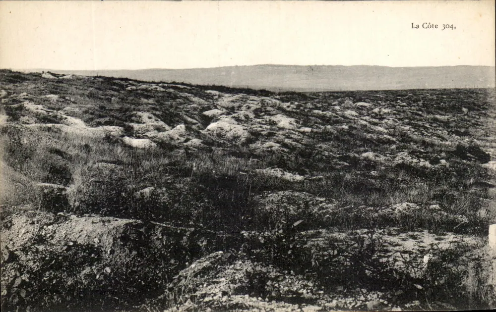 La Côte 304 — paisagem rochosa — sem editor ou número de série visível - Frente