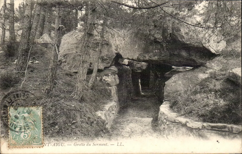 Saint-Aigu — Grotte du Serment — LL. - Frente