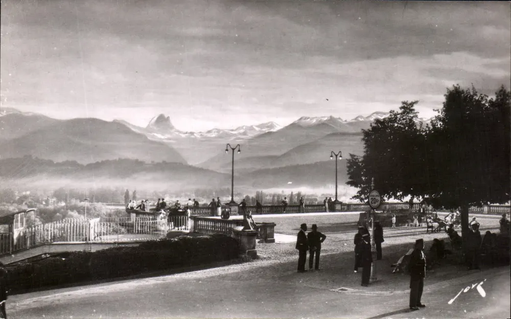 Pau — die Terrasse, die Pyrenäen und der Pic du Midi d'Ossau — Edit. JOVÉ, Pau (B-P.) - Vorderseite