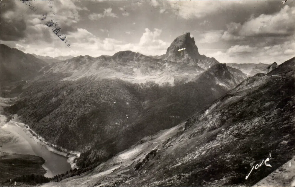Vale de Ossau — O Pico de Ossau (2886 m.) e o lago de Fabrèges — Edições JOVÉ, Pau (B.P.) - Frente
