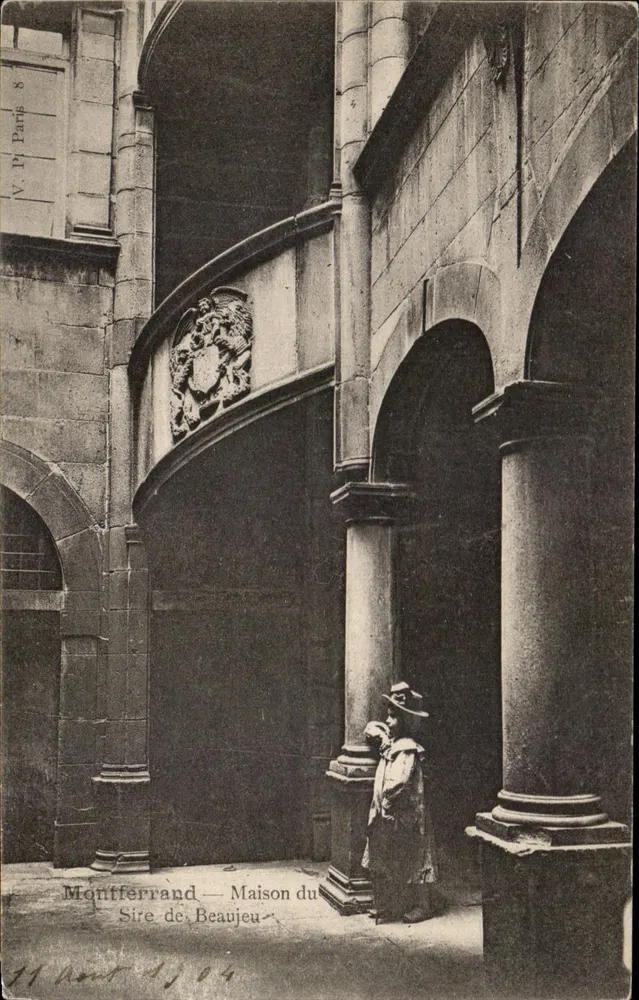 Montferrand — Casa do Senhor de Beaujeu — N. D. Paris - Frente