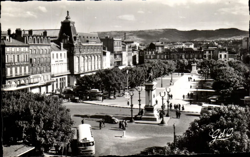 Clermont-Ferrand — Praça de Jaude — Vista geral Noroeste — GdO - Frente