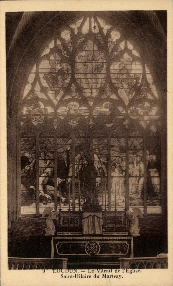 Loudun — Das Glasfenster der Kirche Saint-Hilaire du Martray - Vorderseite