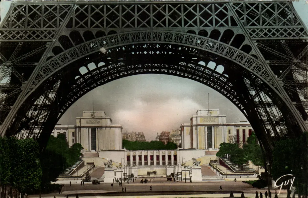 Parijs en zijn wonderen — Het paleis van Chaillot gezien onder de Eiffeltoren — Guy - Voorkant
