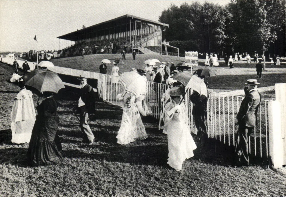 Paris 1900 — Tag des Pferderennens am Longchamp-Rennplatz — Editions Chantant - Vorderseite