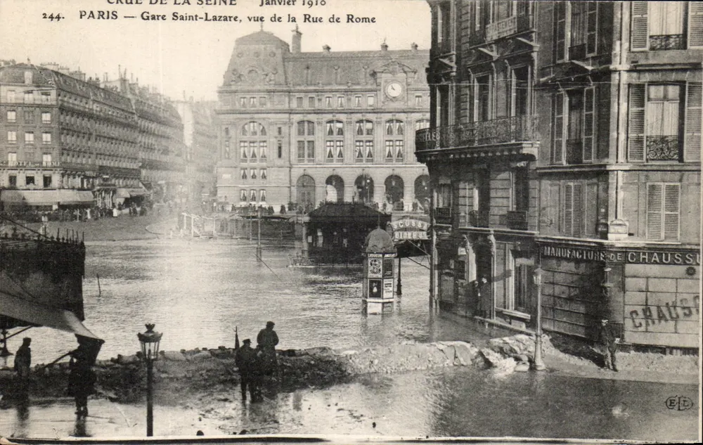 Überschwemmung der Seine — Paris, Bahnhof Saint-Lazare aus der Rue de Rome gesehen — Januar 1910 - Vorderseite