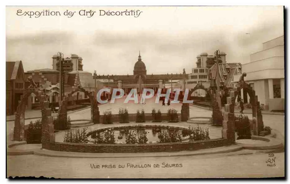 Ausstellung der Dekorativen Kunst — Aufnahme vom Pavillon de Sévres — A.N. Paris 59 - Vorderseite