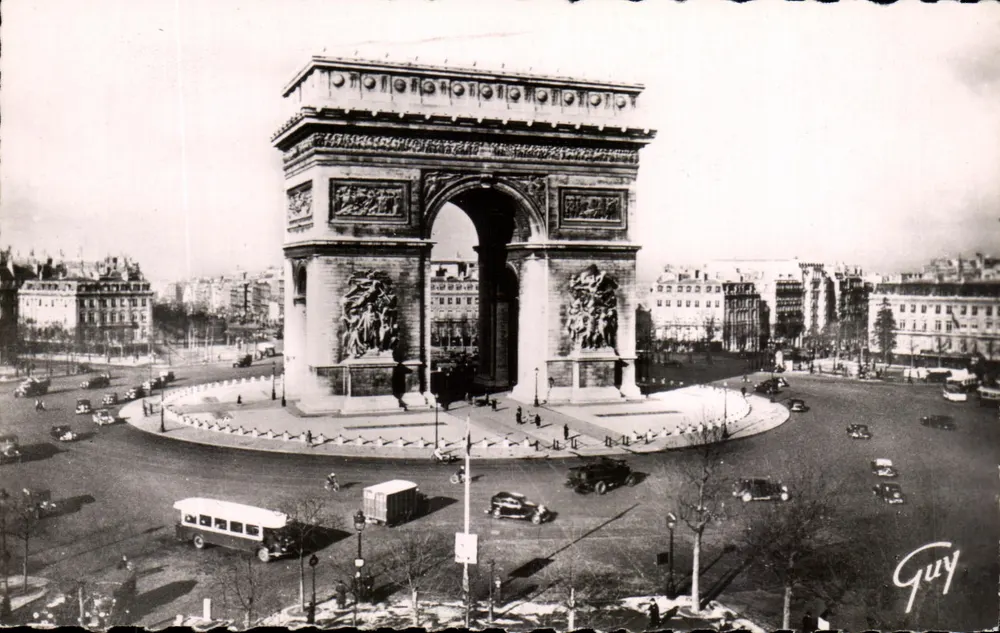 Paris — Arc de Triomphe und Place de l'Étoile — Guy - Vorderseite