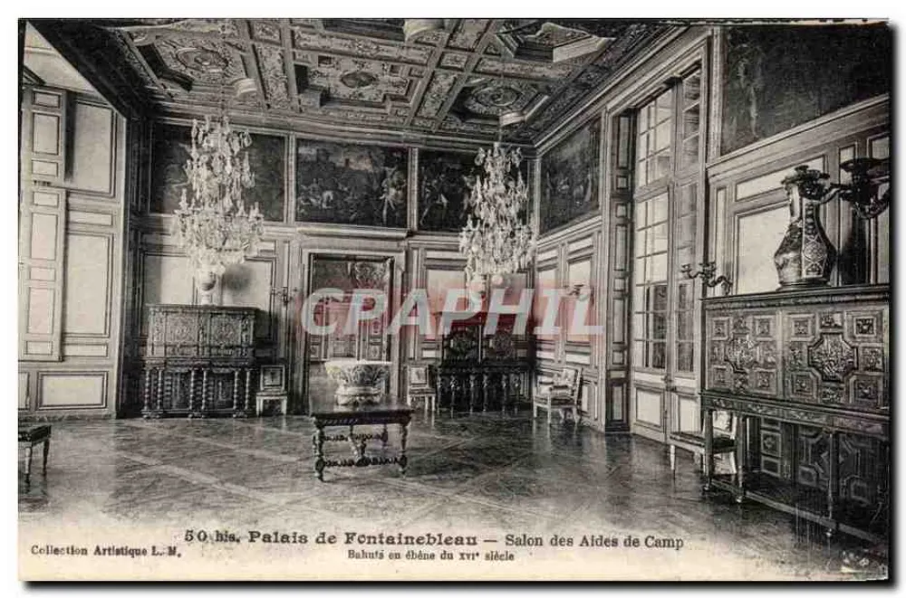 Schloss Fontainebleau — Salon des Aldés de Camp — Ebenholzschränke des 16. Jahrhunderts - Vorderseite