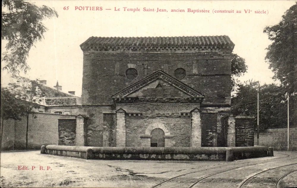 Poitiers — Ansicht des Tempels Saint-Jean, ehemaliger Baptistert (aus dem 6. Jahrhundert) — Verlag P. R. P. - Vorderseite