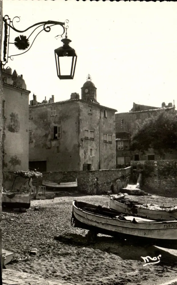 Saint-Tropez (Var) — Un coin du Vieux Port — Collection Lecrmpete - Tabacs - Ed. de Cimiez - Nice - Recto